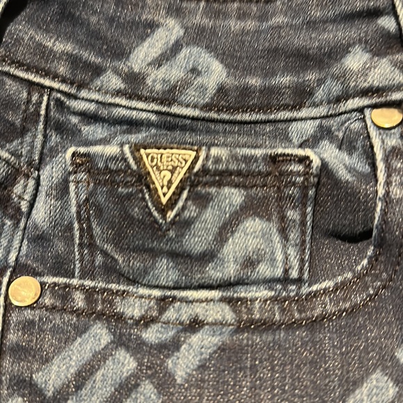 Men’s GUESS All-Over Print Stretch Skinny Jeans - Picture 3 of 9